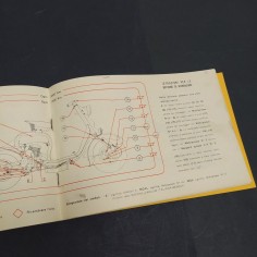Libretto d'uso e manutenzione della Lambretta 125 c e lc Innocenti. Macchie 2