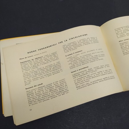 Libretto d'uso e manutenzione della Lambretta 125 c e lc Innocenti. Macchie