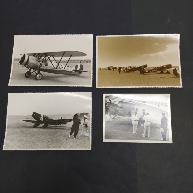 Lotto di 4 fotografie di aerei di cui una con Benito Mussolini, annotazioni