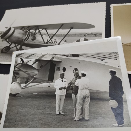 Lotto di 4 fotografie di aerei di cui una con Benito Mussolini, annotazioni