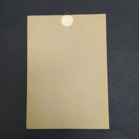 Cartoncino Fiera del Levante con anello di sospensione sul retro. Ingrigimenti