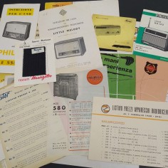 Lotto di 54 cataloghi e listini prezzi di apparecchi radio, varie marche 2