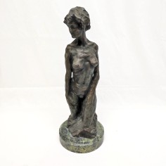 Scultura bronzo figura femminile basamento in marmo verde B.C. Zheng 2
