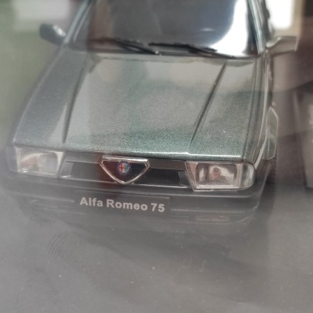 Modellino Alfa Romeo 75 berlina Polizia verde petrolio sc 1/18 Triple9 box orig