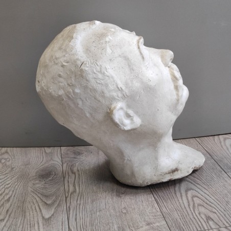 Busto in gesso opera di Gino del Zozzo dei Lucchi testa di uomo con grandi baffi