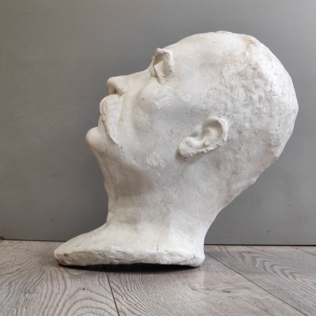 Busto in gesso opera di Gino del Zozzo dei Lucchi testa di uomo con grandi baffi