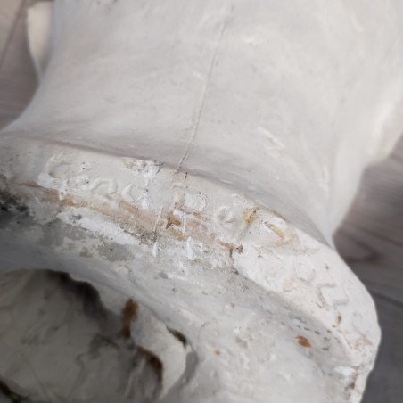 Busto in gesso opera di Gino del Zozzo dei Lucchi testa di uomo con grandi baffi