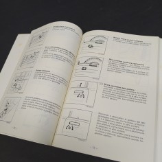 Libretto uso e manutenzione auto Isuzu UBS, 1° ed. 1989. Macchioline della carta 2