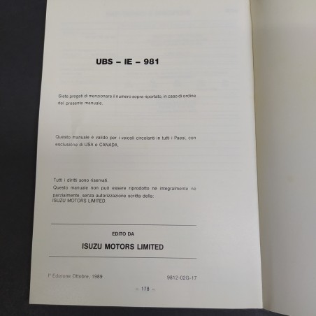 Libretto uso e manutenzione auto Isuzu UBS, 1° ed. 1989. Macchioline della carta