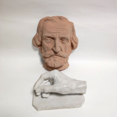 Cimeli di Giuseppe Verdi maschera mortuaria in terracotta e calco mano in gesso