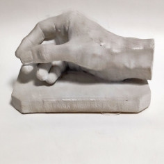 Cimeli di Giuseppe Verdi maschera mortuaria in terracotta e calco mano in gesso 2