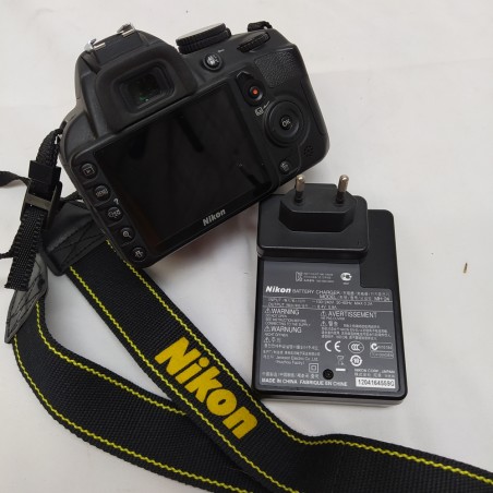 Corpo fotocamera digitale Nikon D 3100 + caricabatterie