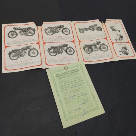 Accumulo di 8 tra brochure e documenti Benelli