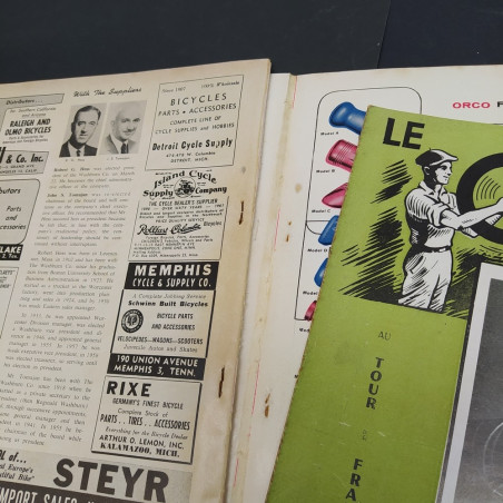 Due riviste di ciclismo: Le Cycle 1943 e American Bicyclist Aprile 1961