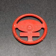 Fregio Innocenti in plastica rossa con dettagli dorati. Segni sul retro 2