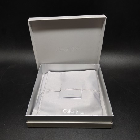 Collana girocollo Calvin Klein in cofanetto con sacca e libretto. Inutilizzata