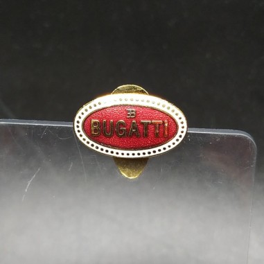Pin da giacca Bugatti smaltata con misure 25x15 mm in buone condizioni