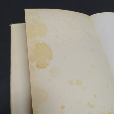 Volume Il libro della Leica, Alfredo Ornano con macchie di umidità nelle pagine