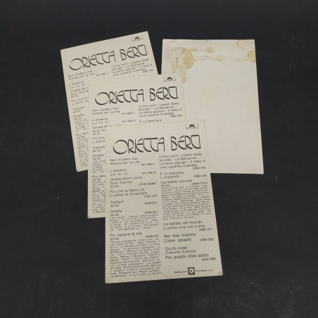 Lotto di 4 cartoline di Achille Togliani e Orietta Berti con autografo. Macchie