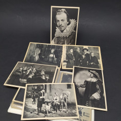Album con 26 cartoline con immagini di scena e del film I promessi sposi, 1941 2