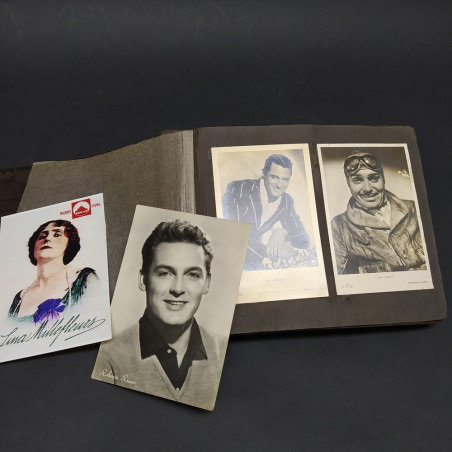 Album con 102 cartoline di attori internazionali anni '30-'40, dimensioni 14x9cm