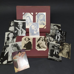 Album con 105 cartoline di attori internazionali degli anni '30 e '40. Ottimo 2