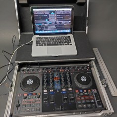 Set dj composto da Traktor Kontrol S4  + Apple 1278 + case