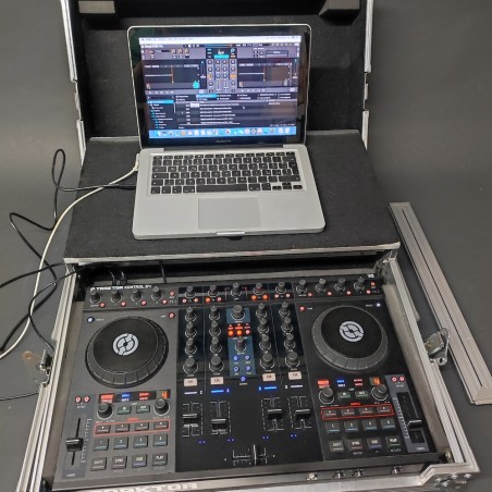 Set dj composto da Traktor Kontrol S4  + Apple 1278 + case