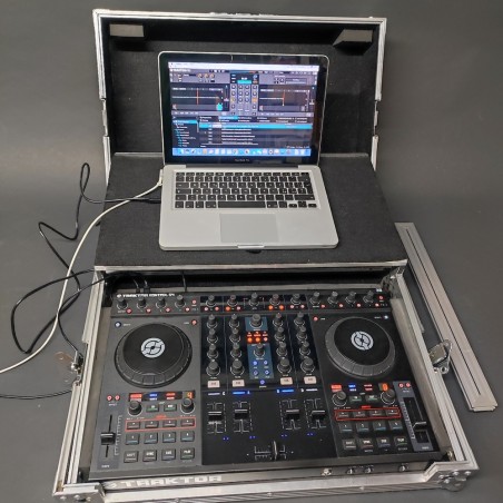 Set dj composto da Traktor Kontrol S4  + Apple 1278 + case