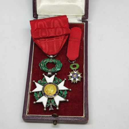 Cofanetto con coppia decorazioni Legion d'Onore Francese