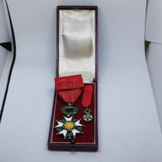 Cofanetto con coppia decorazioni Legion d'Onore Francese 2