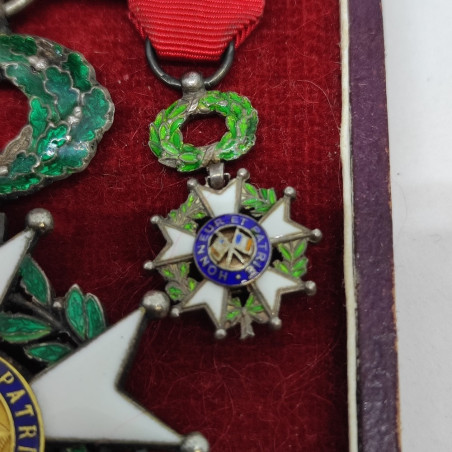 Cofanetto con coppia decorazioni Legion d'Onore Francese
