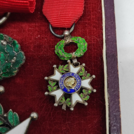 Cofanetto con coppia decorazioni Legion d'Onore Francese