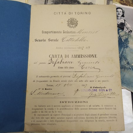 Accumulo di cartoline e documenti primo 900