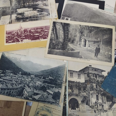 Accumulo di cartoline e documenti primo 900