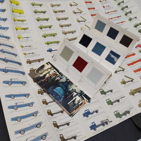 Lotto di due pubblicazioni cataloghi Mercedes tabella colori e produzione