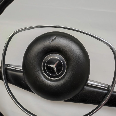 Volante originale per auto Mercedes Pagoda. Piccola sbucciatura