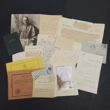 Lotto di lettere, biglietti e documenti anni '30, vari ecclesiastici. Buono