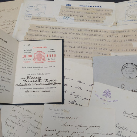 Lotto di lettere, biglietti e documenti anni '30, vari ecclesiastici. Buono