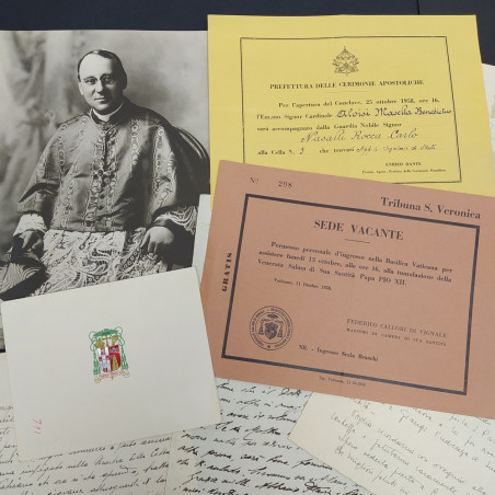Lotto di lettere, biglietti e documenti anni '30, vari ecclesiastici. Buono