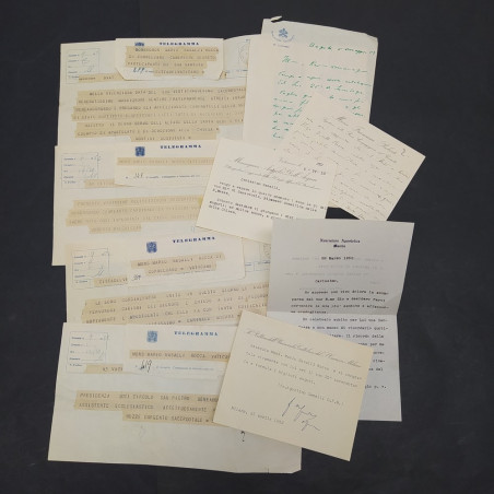 Lotto di lettere, biglietti e documenti anni '30, vari ecclesiastici. Buono