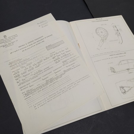 Documento per l'omologazione dell'auto Alfa Romeo 902.A, 1976. Segni di ruggine