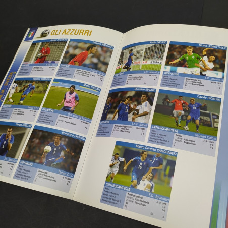 Pubblicazione per la partita di calcio Italia-Svezia 2009 con autografi