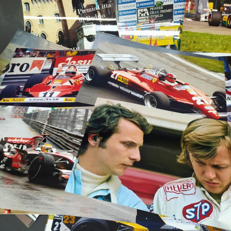 Lotto di 126 foto di auto, piloti, circuiti di F1, misure varie ben conservate