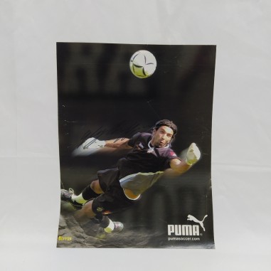 Autografo del portiere di calcio Luigi Buffon su ritaglio di rivista. Pieghe