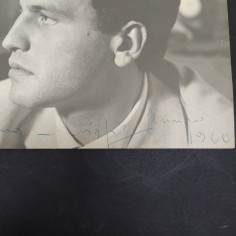 Foto con autografo di attore/cantante Orazio non identificato. Piccolo strappo 2