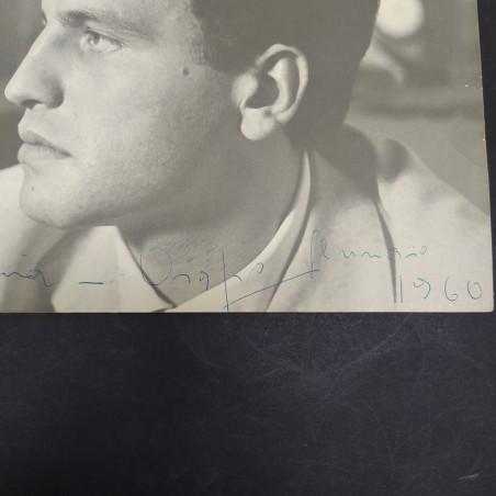 Foto con autografo di attore/cantante Orazio non identificato. Piccolo strappo