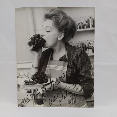 Foto con autografo di attrice/cantante non identificata, 1965. Buone condizioni