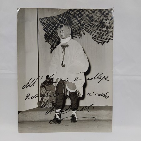 Foto con autografo di un attore non identificato, timbro dello studio. Buono