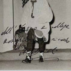 Foto con autografo di un attore non identificato, timbro dello studio. Buono 2